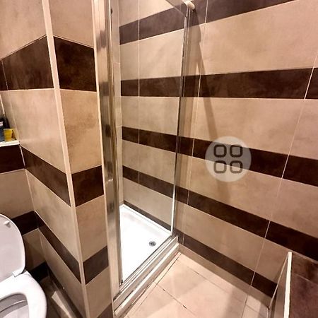 Kendras Home Манчестър Екстериор снимка
